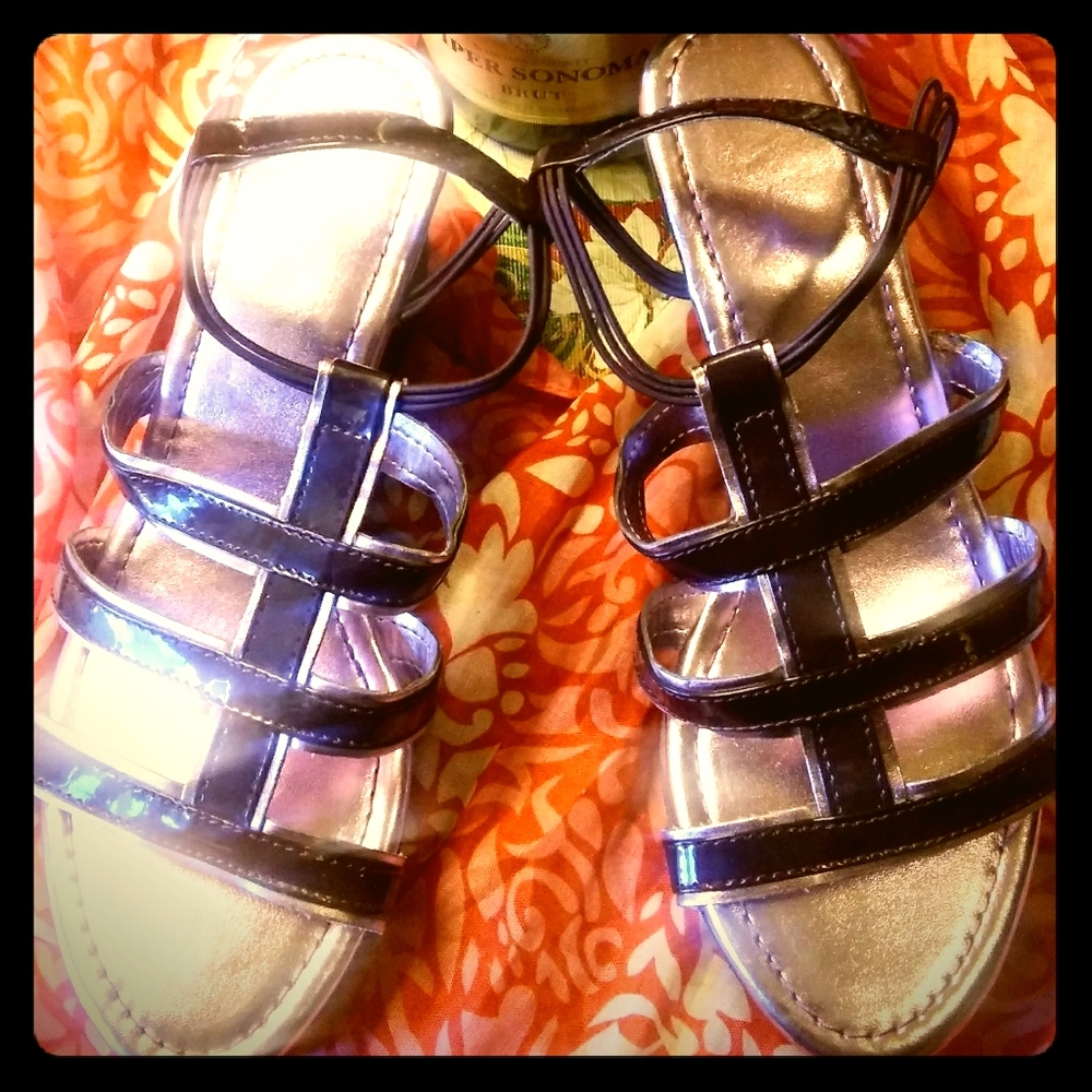 🔥NIB🔥AVON Black Gladiator Wedge Sandals